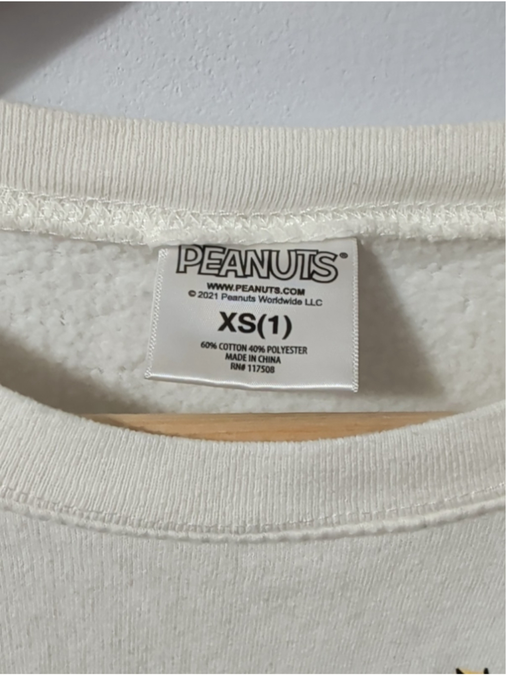 Peanuts White Crewneck Sweatshirt XS (1) Snoopy Fall - Picture 3 of 6